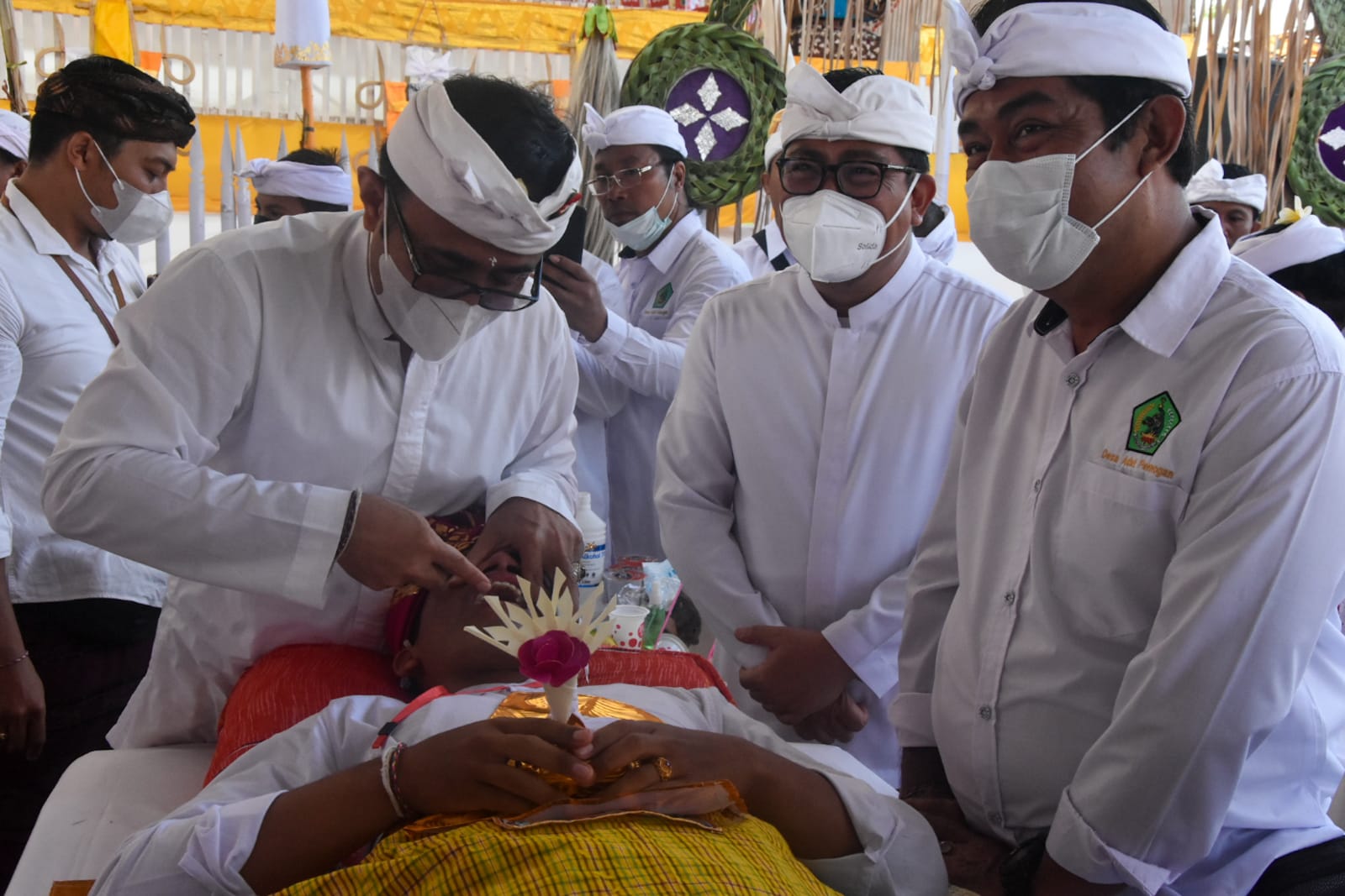 Wali Kota Jaya Negara Nyanggingin  Serangkaian Karya Manusa Yadnya- Pitra Yadnya Desa Adat Pemogan