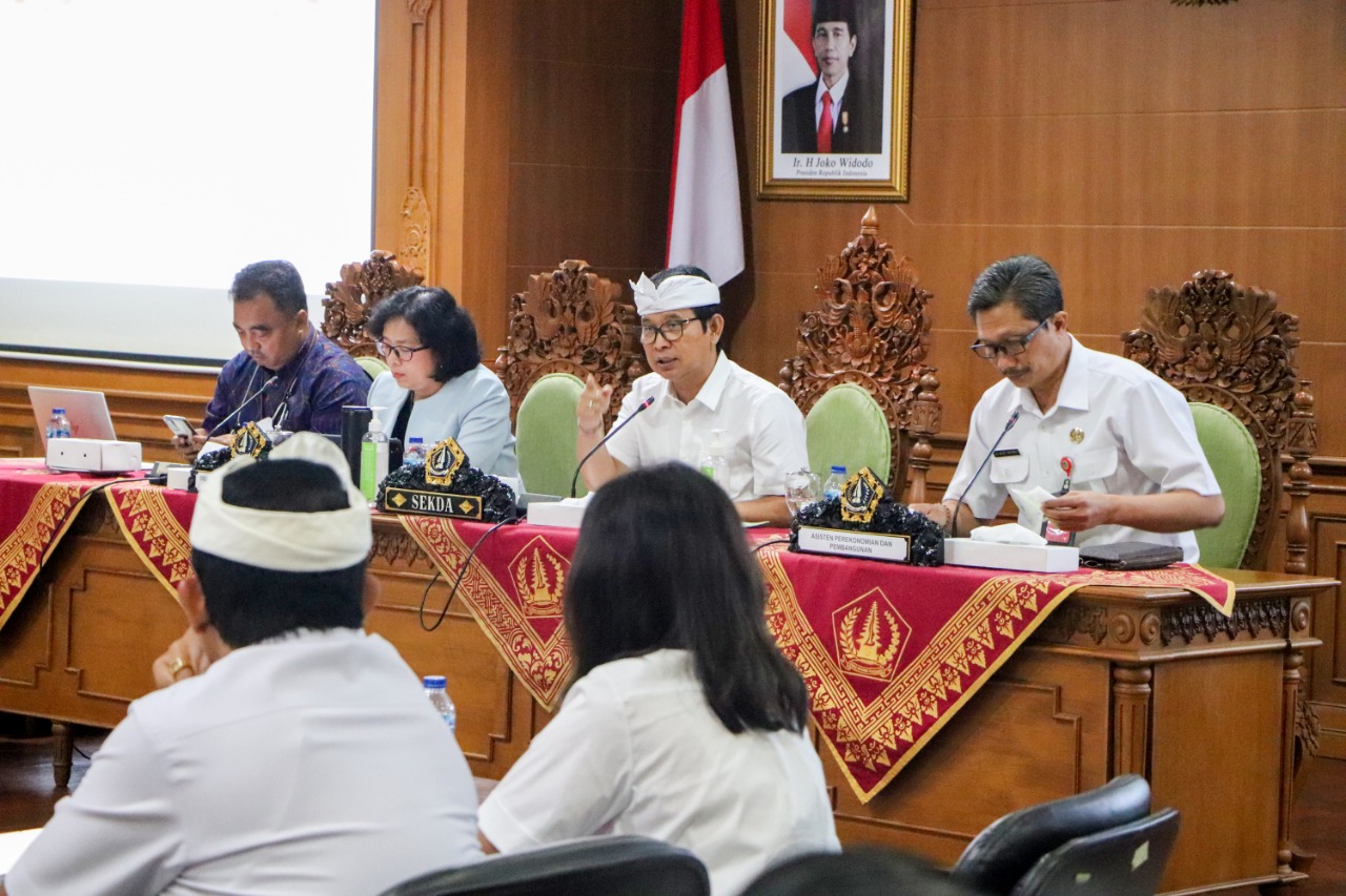 Tekan Inflasi, Sekda Adi Arnawa Minta TPID dan Satgas Pangan Pantau Harga Pasokan Pangan