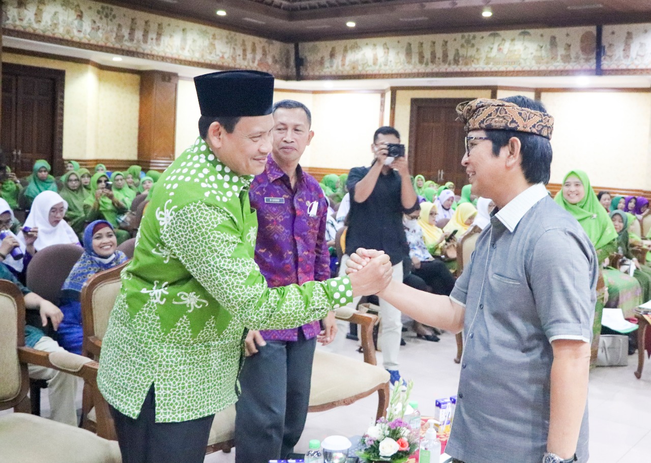 Sekda Adi Arnawa Hadiri Pelantikan Pimpinan Wilayah Muslimat NU