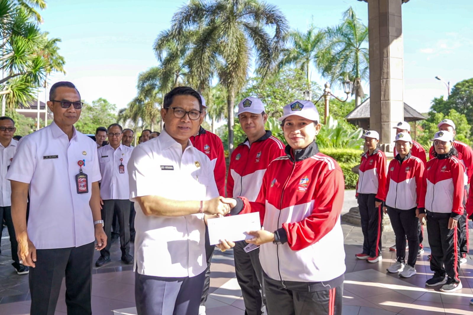 Sekda Adi Arnawa Lepas Kontingen Pornas KORPRI XVI Badung