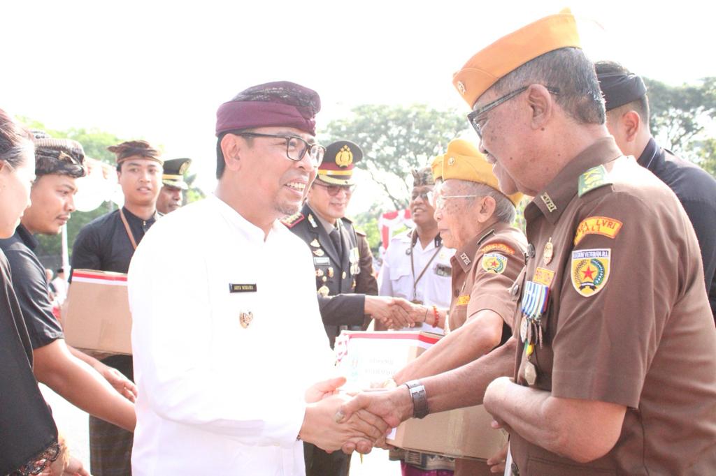 Wawali Arya Wibawa Pimpin Apel Peringatan Hari Pahlawan di Kota Denpasar