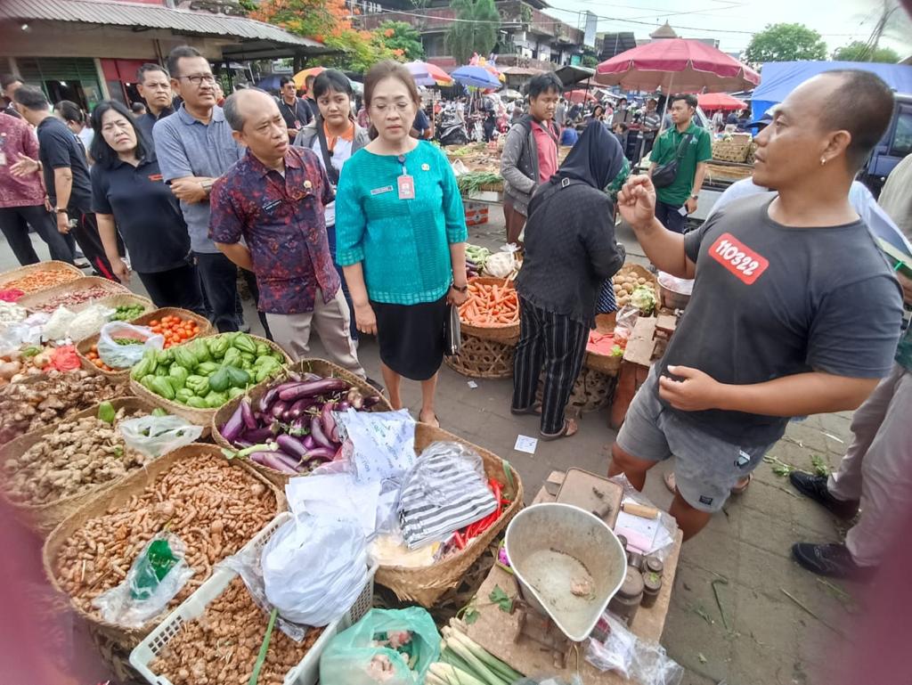 Kendalikan Inflasi Jelang Nataru, TPID Kota Denpasar Sidak Pasar Kereneng dan Pasar Badung
