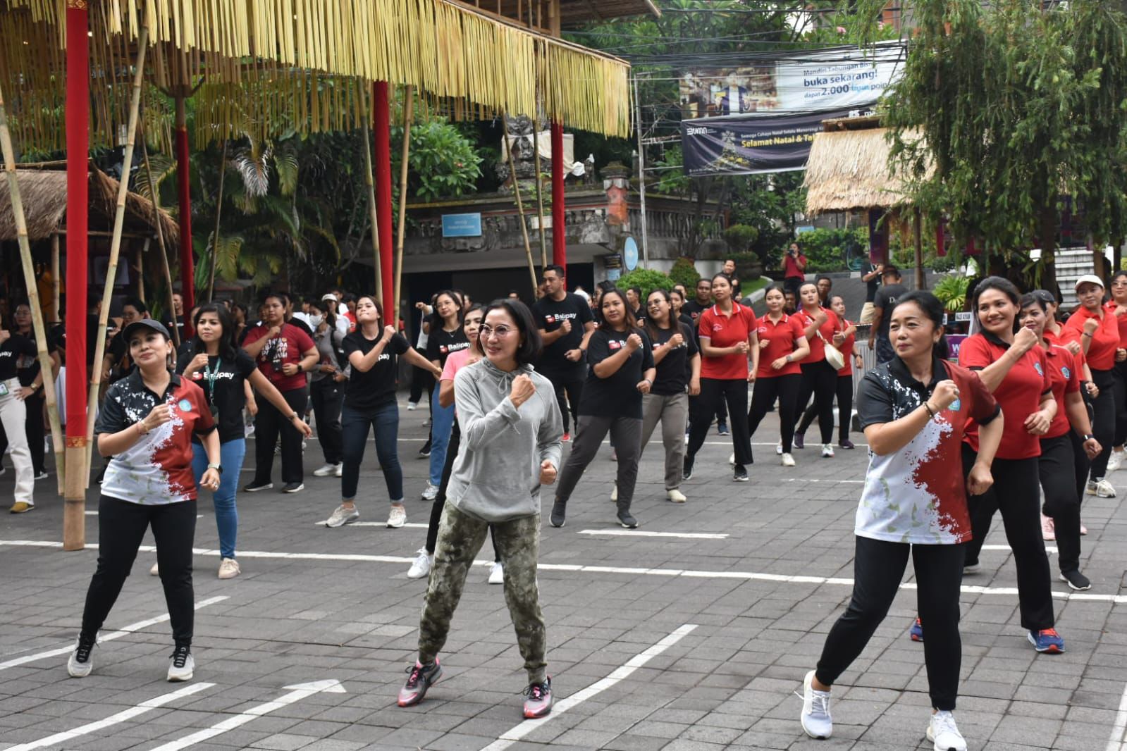 Senam Zumba Meriahkan Hari Pertama Gelaran Denfest Ke-16