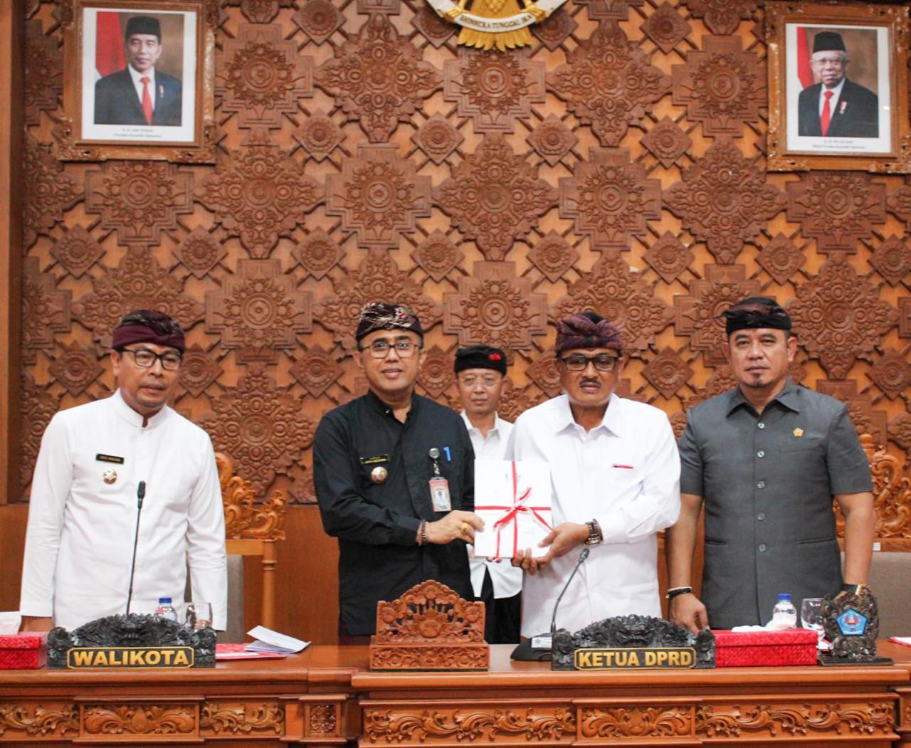 Walikota Denpasar Sampaikan LKPJ TA 2023 Dalam Sidang Paripurna DPRD Kota Denpasar