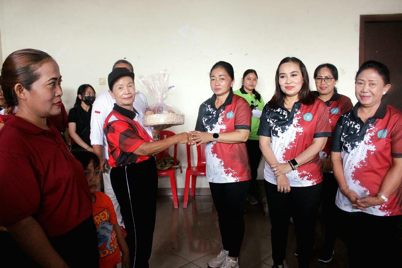 Ny. Antari Jaya Negara Sapa Warga di Dua Posyandu Paripurna