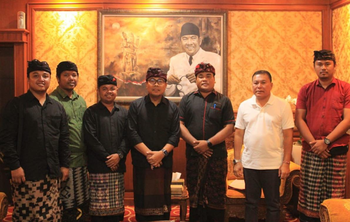 Wawali Arya Wibawa Terima Karang Taruna Kusuma Praja, Desa Padangsambian Klod