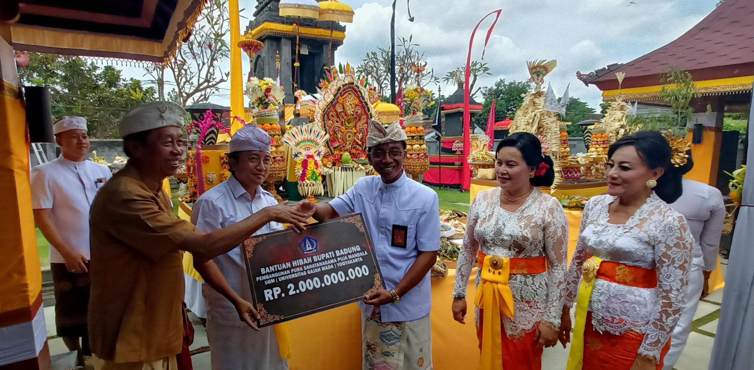 Pemkab Badung Serahkan Dana Hibah Rp 2 Miliar Kepada UGM Yogyakarta
