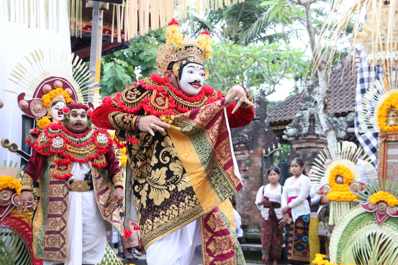 Walikota Jaya Negara Ngayah Nopeng Wali di Pura Dalem Puri, Banjar Pelagan