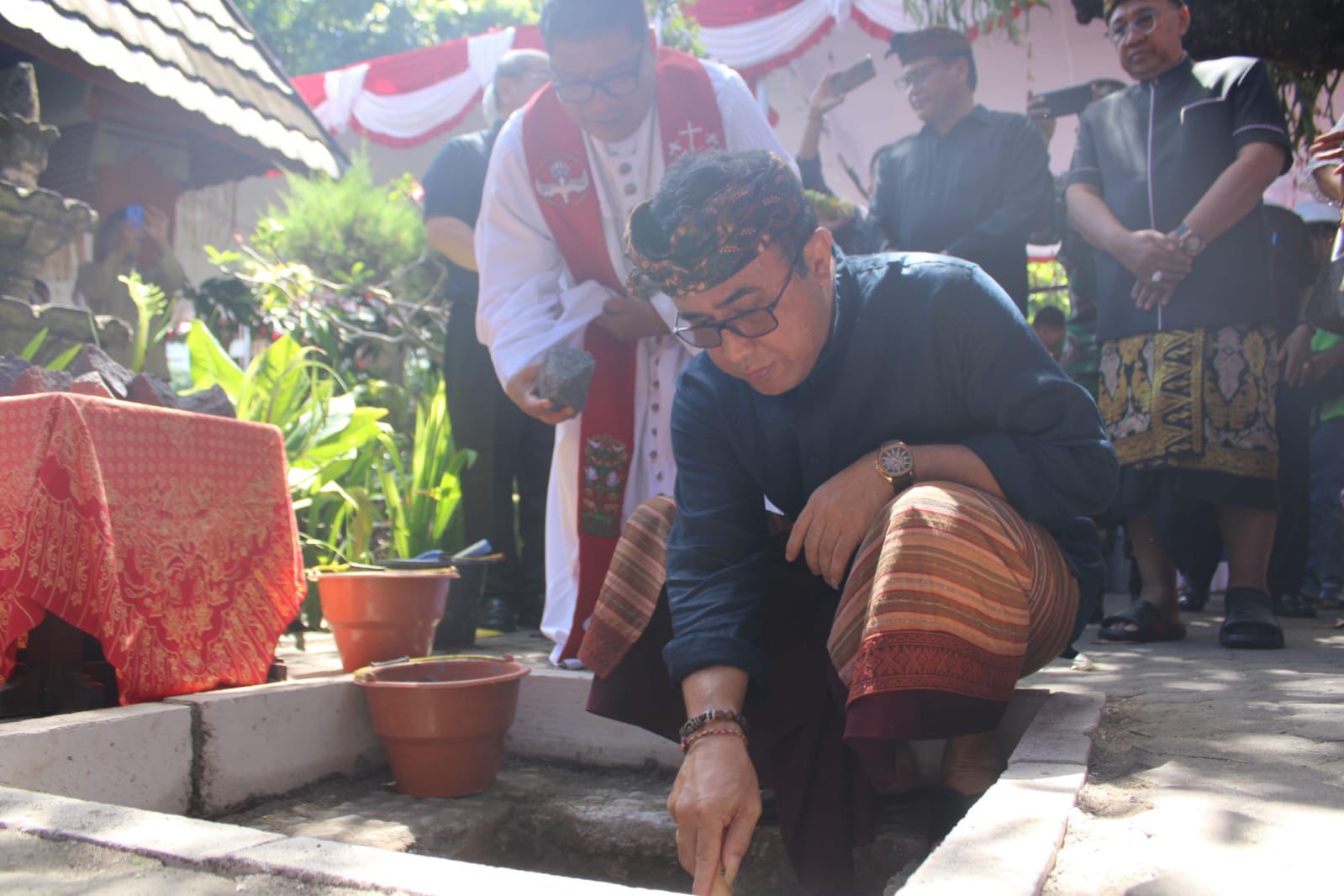 Walikota Jaya Negara Letakan Batu Pertama Pembangunan Gereja GKPB Jemaat Kristus Kasih Denpasar