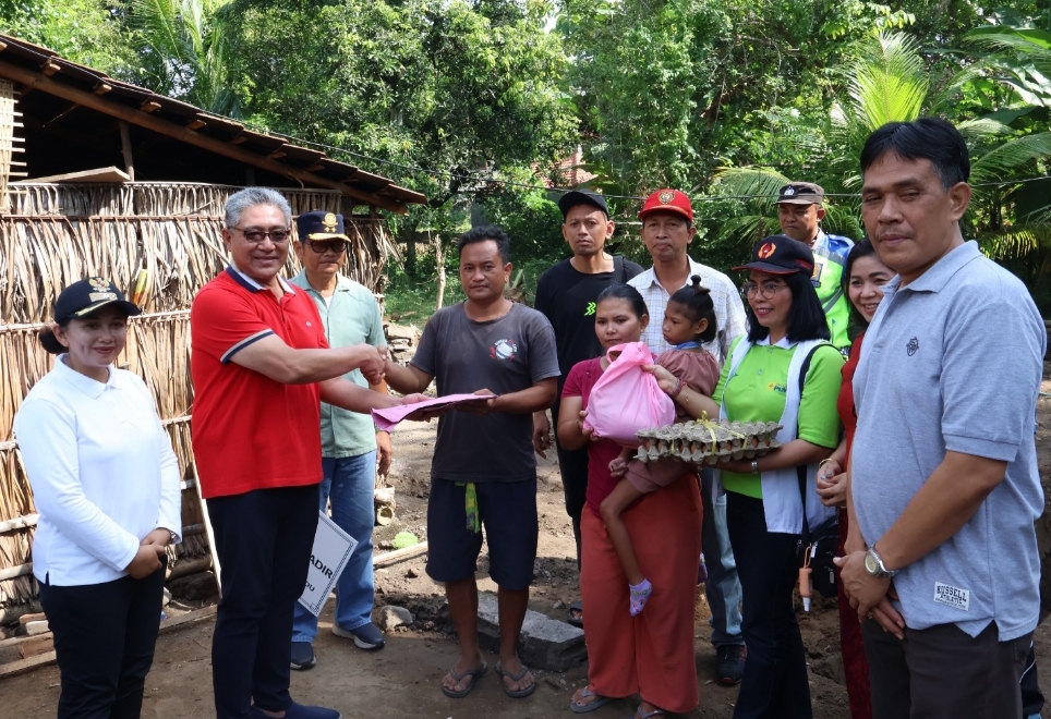 Pemprov Bali Serahkan Bantuan Rumah Sejahtera Terpadu Kepada Warga Desa Tukad Sumaga