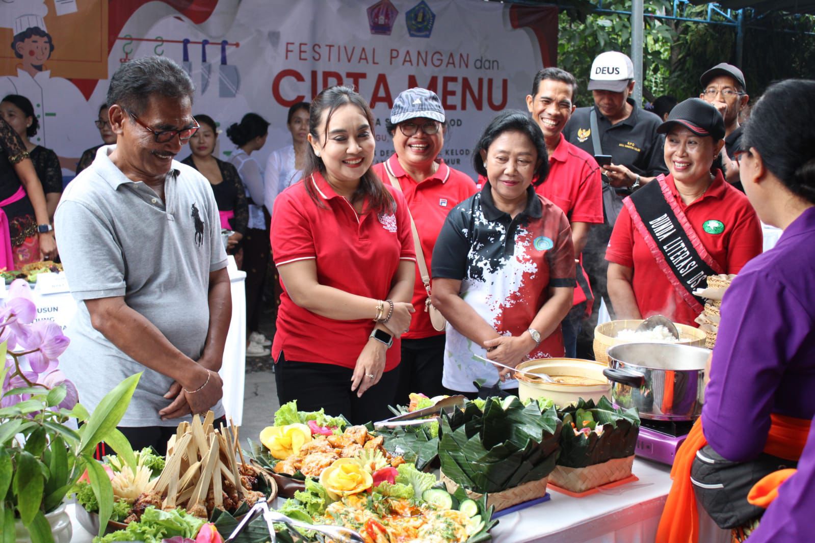 Ny. Ayu Kristi Arya Wibawa Tinjau Bulan Bakti Gotong Royong Desa Sumerta Kelod