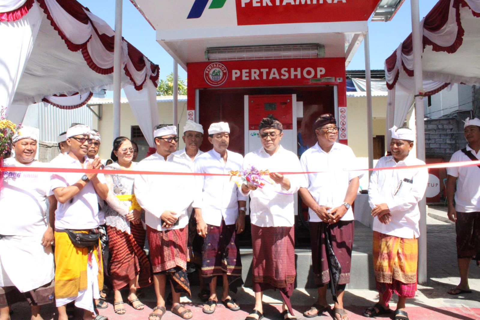 Kembangkan Usaha Desa, Walikota Jaya Negara Resmikan Pertashop BUMDes Segara Giri