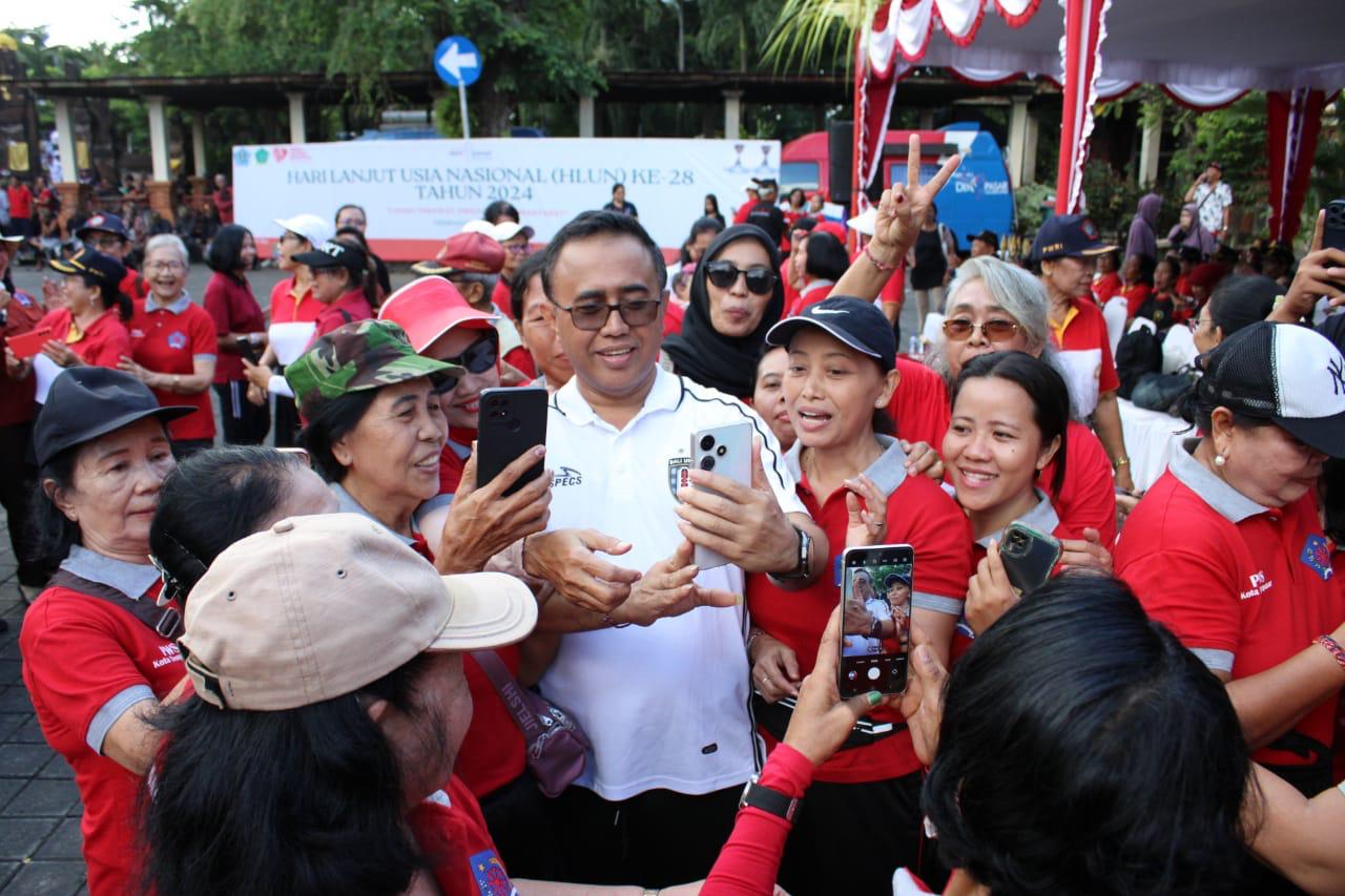 Walikota Jaya Negara Beri Ruang Lansia dan Motivasi Semangat Hidup Sehat