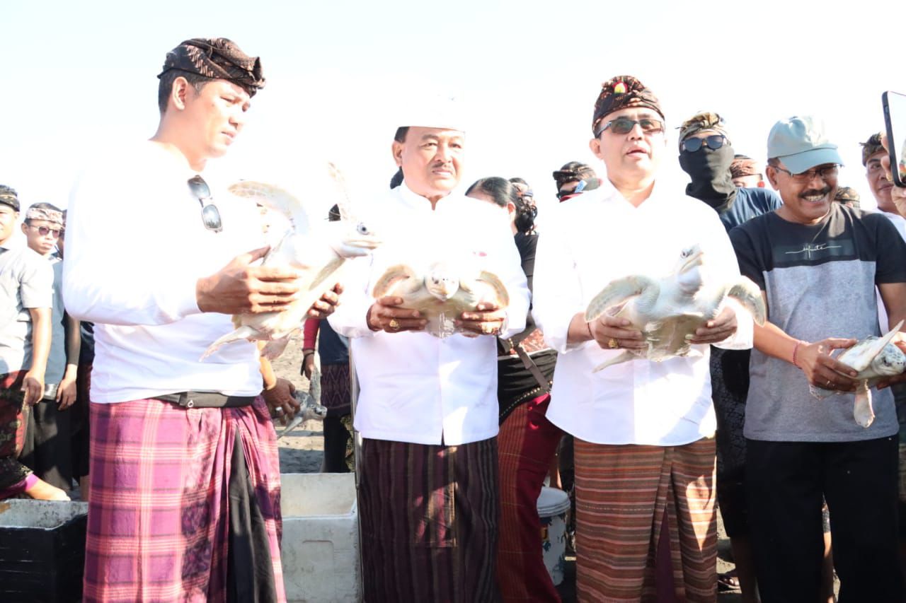 Lepas Tukik, dan Lempar Alat Pancing, Walikota Jaya Negara Buka ”Biaung Beach Fishing Tournament”