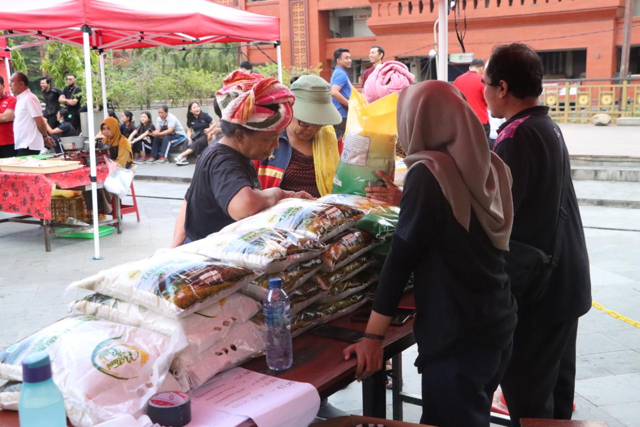 Tekan Angka Inflasi, Pemkot Denpasar Gelar Pasar Murah Sewaka Jaya