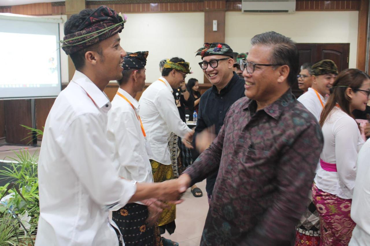 Sekda Alit Wiradana Hadiri Pelantikan Panwaslucam se-Kota Denpasar
