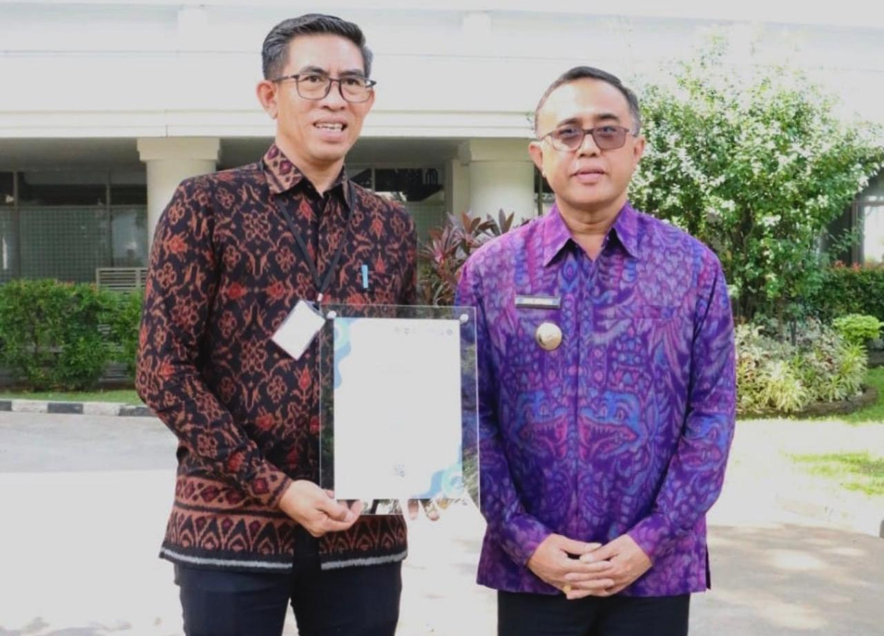 Tingkatkan Pelayanan Masyarakat, Walikota Jaya Negara Kembali Terima Penghargaan DGA dari Kemen PAN RB