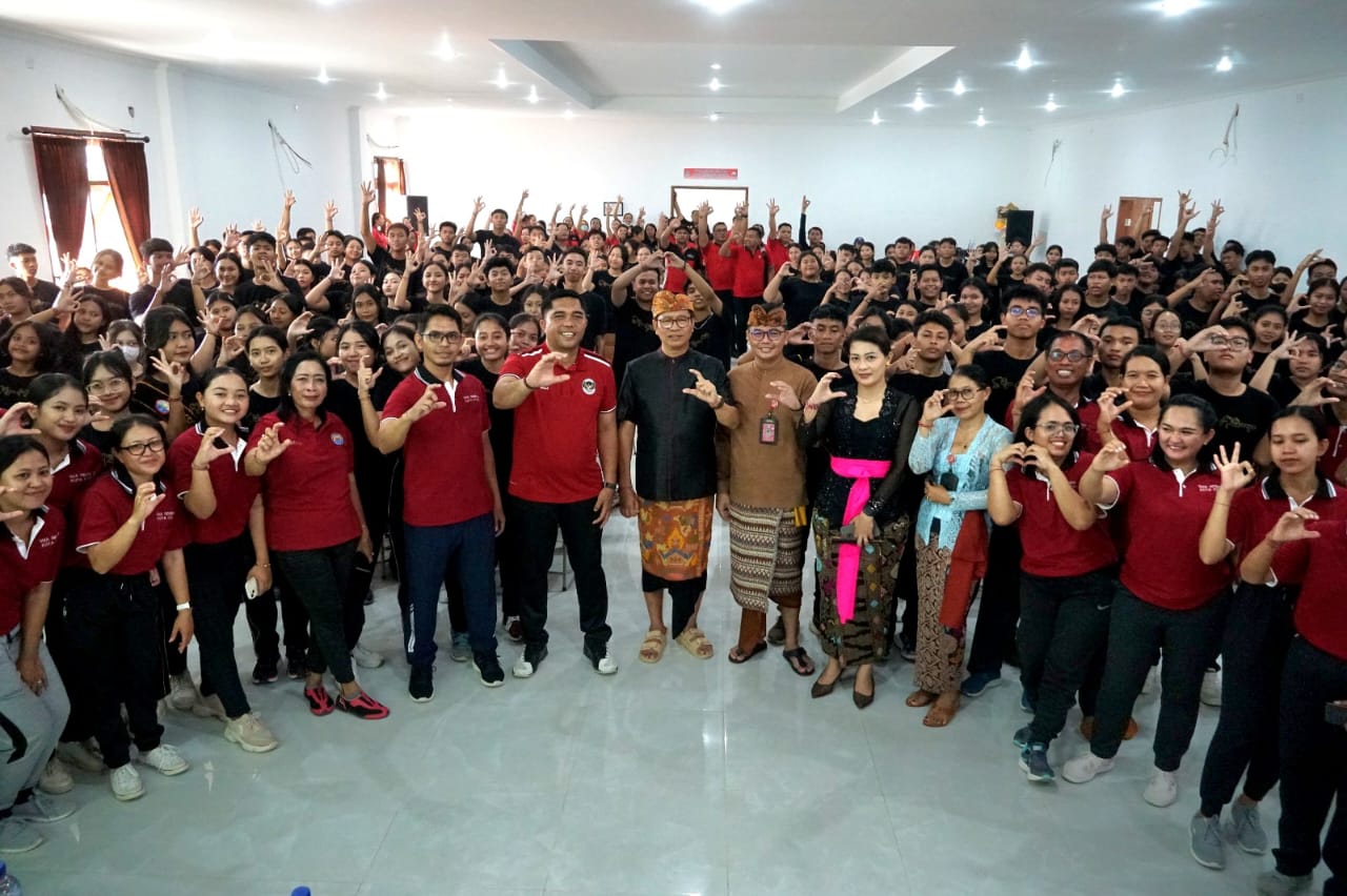 Wabup Suiasa Ajak Generasi Muda Cegah Penyebaran HIV/AIDS