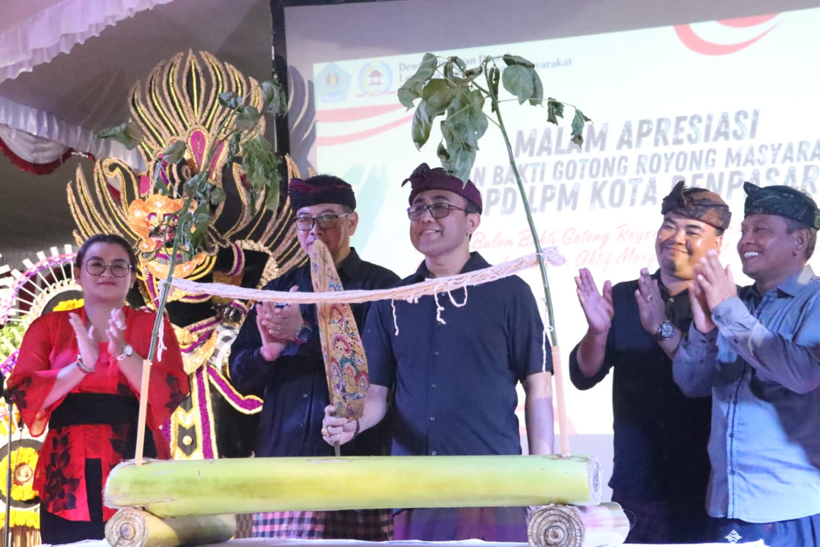 Walikota Jaya Negara Cabut Kayonan Malam Apresiasi Tutup Bulan Bakti Gotong Royong DPD LPM