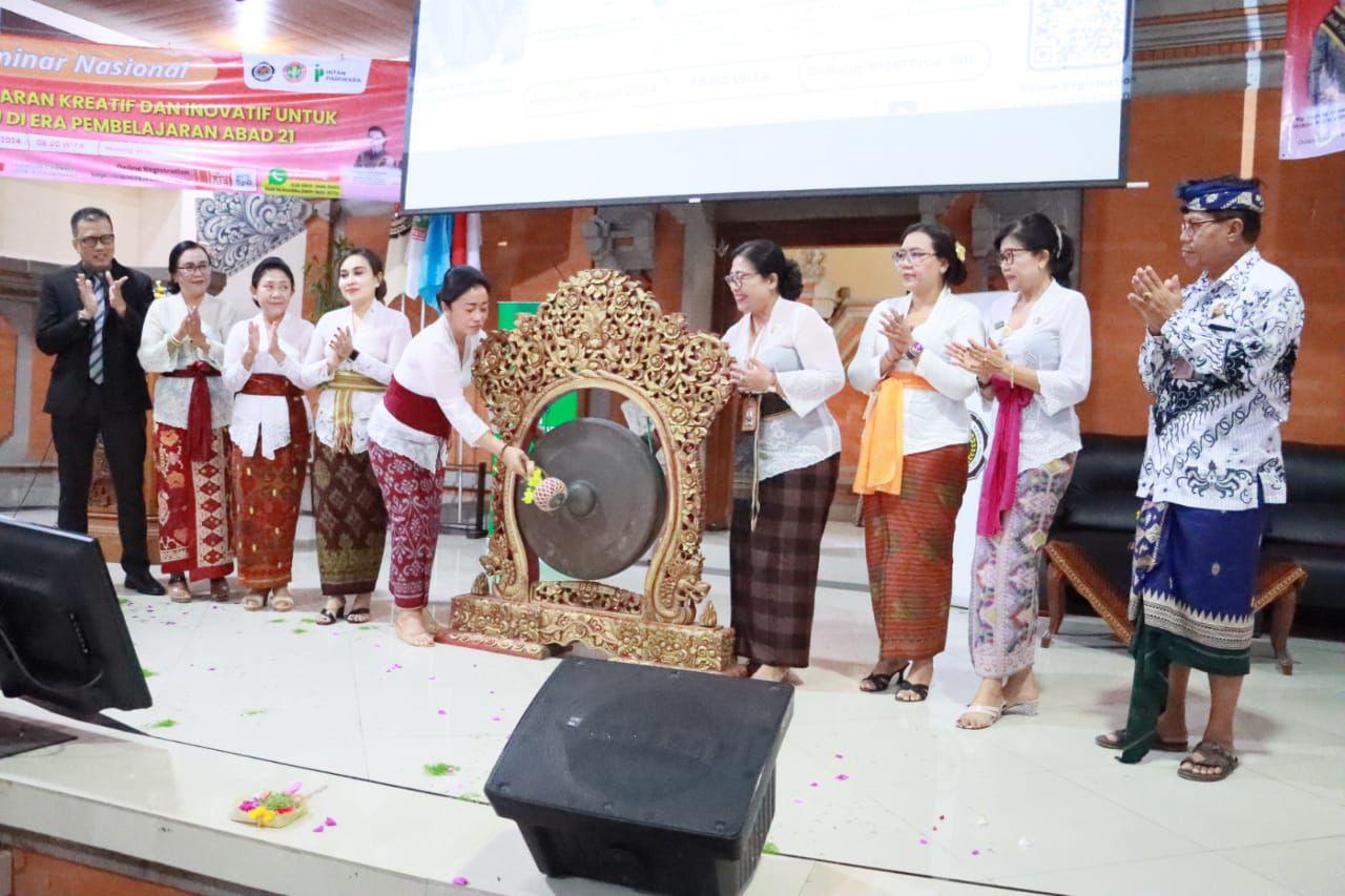 IGTKI-PGRI Denpasar Gelar Seminar Nasional, Ny. Antari Jaya Negara Ajak Bangun PAUD Berkualitas