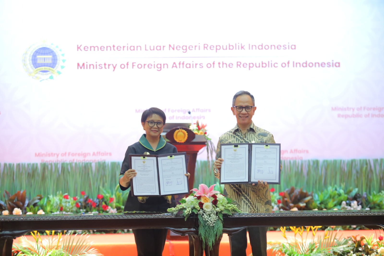 OJK dan Kemenlu RI Tingkatkan Kerjasama Perlindungan Konsumen dan Penguatan Sektor Jasa Keuangan