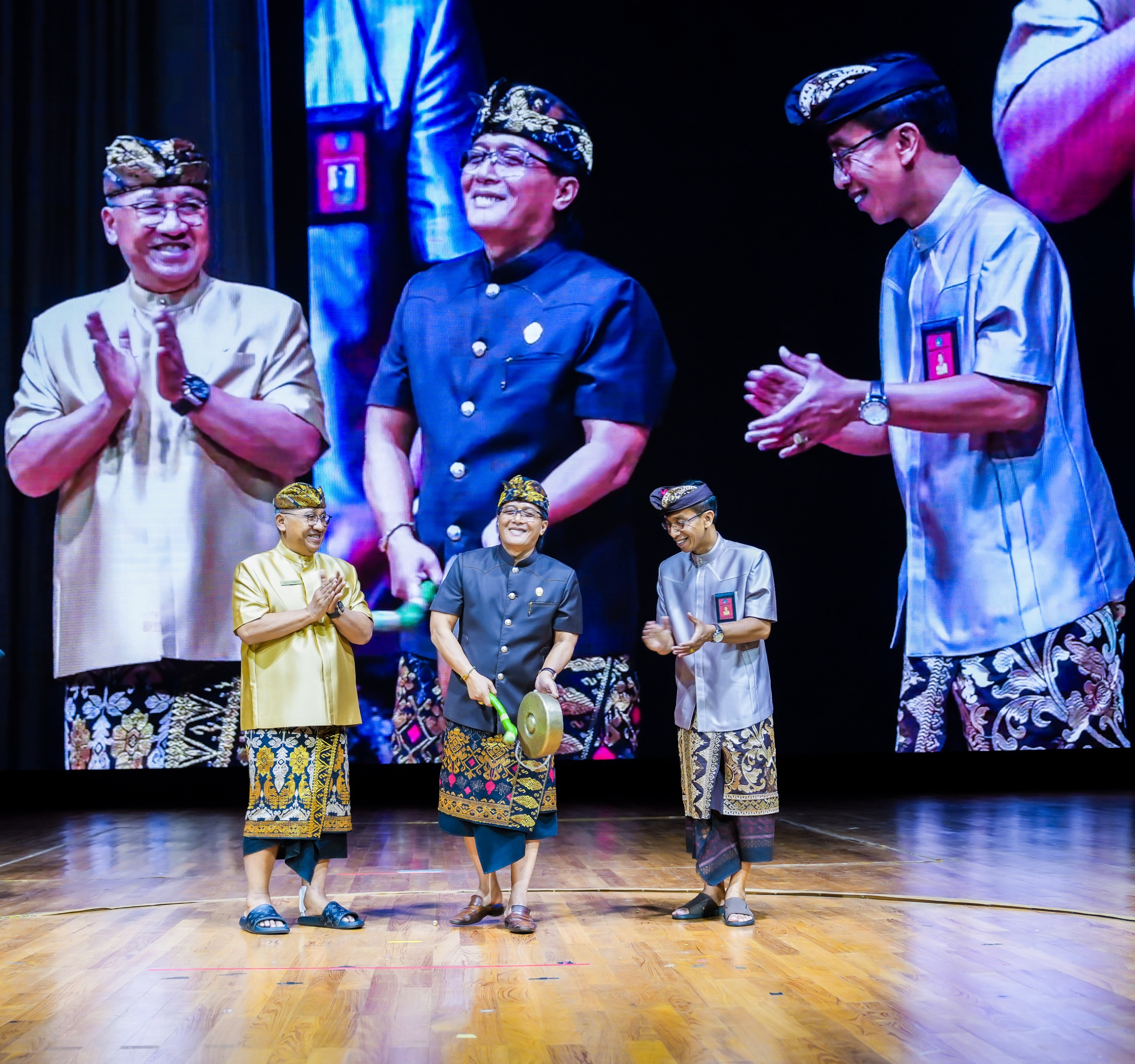 Bupati Giri : Pesta Kesenian Bali Bagian Dari Proses Pelestarian Budaya