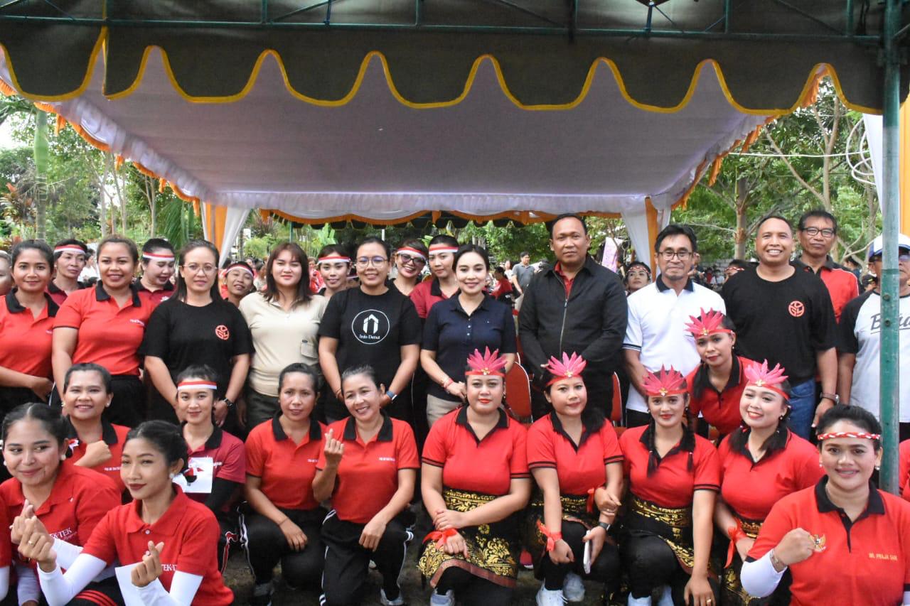 Ketua GOW Kota Denpasar Buka Lomba Senam Sicita di Kelurahan Peguyangan