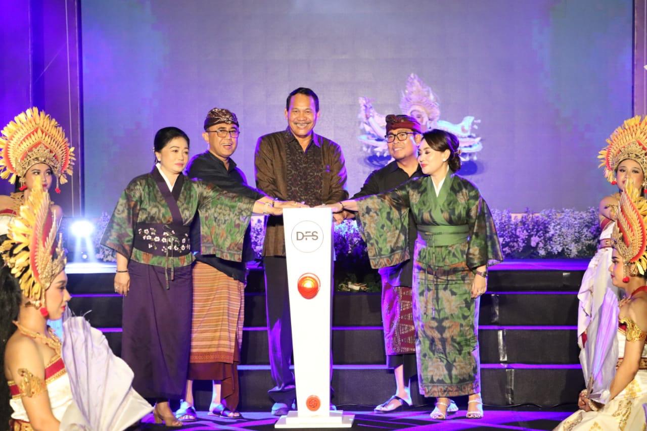 Meriahkan Bulan Bung Karno, DFS Inisiasi Dekranasda dan Disperindag Denpasar Popularitas Kain Endek