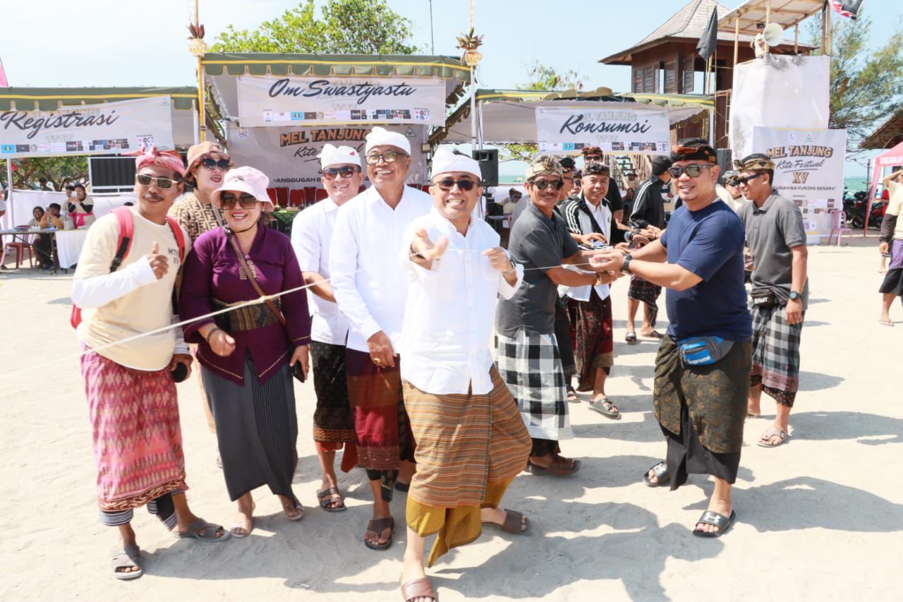 Diramaikan 1022 Layang-layang, Walikota Jaya Negara Buka Mel Tanjung Kite Festival
