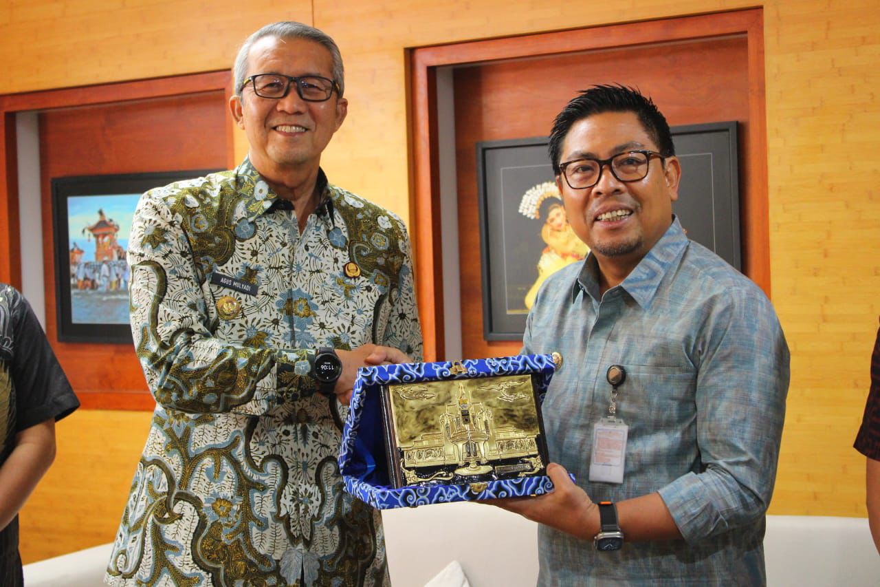 Bahas Layanan Publik. Wawali Arya Wibawa Terima Pj. Walikota Cirebon
