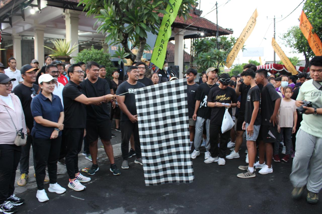 Wawali Arya Wibawa Lepas Jalan Sehat HUT  ST Mandala Dharma Bakti