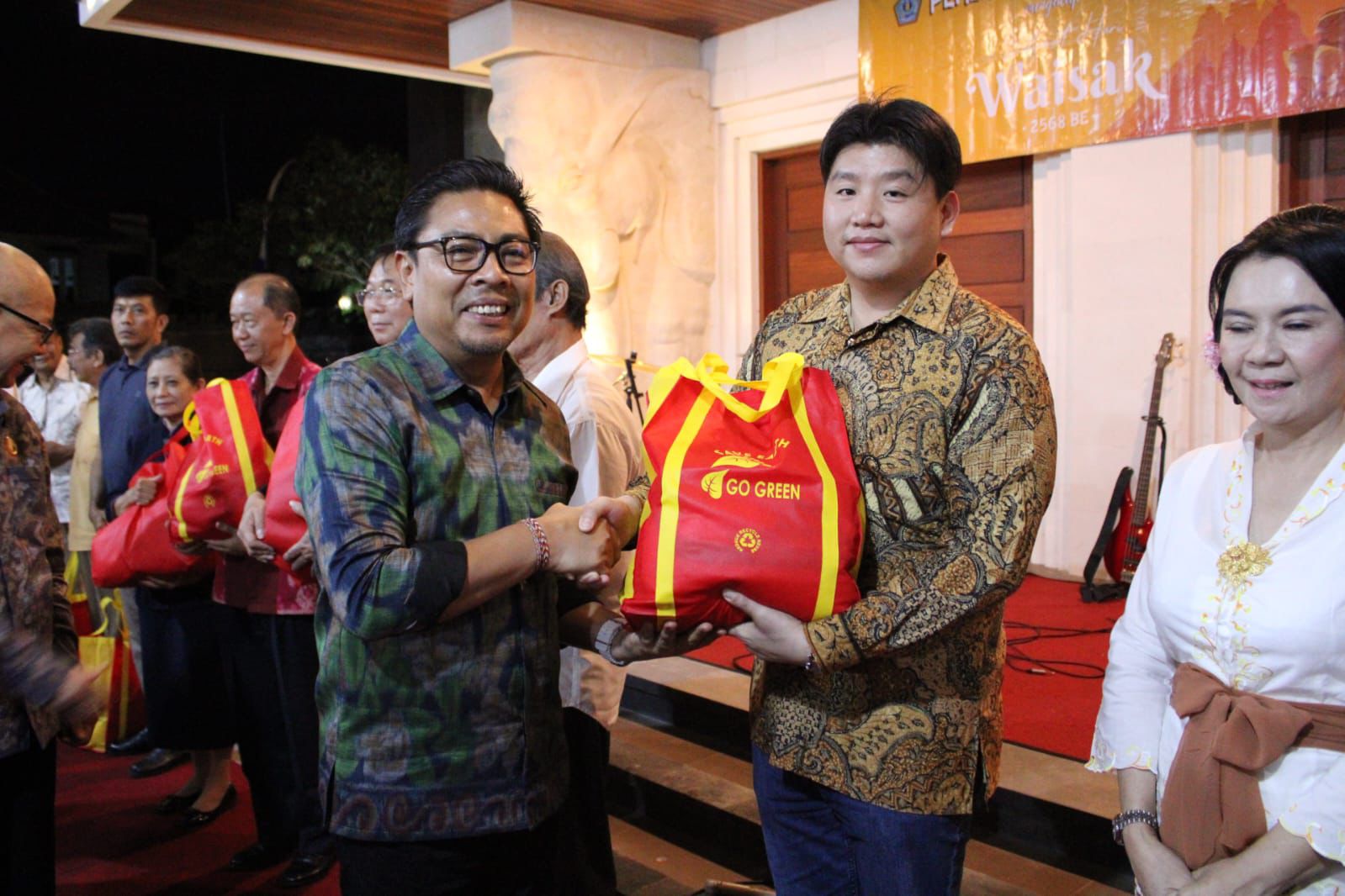 Hari Suci Waisak 2568 BE, Wawali Arya Wibawa Hadiri Santutthi Citta