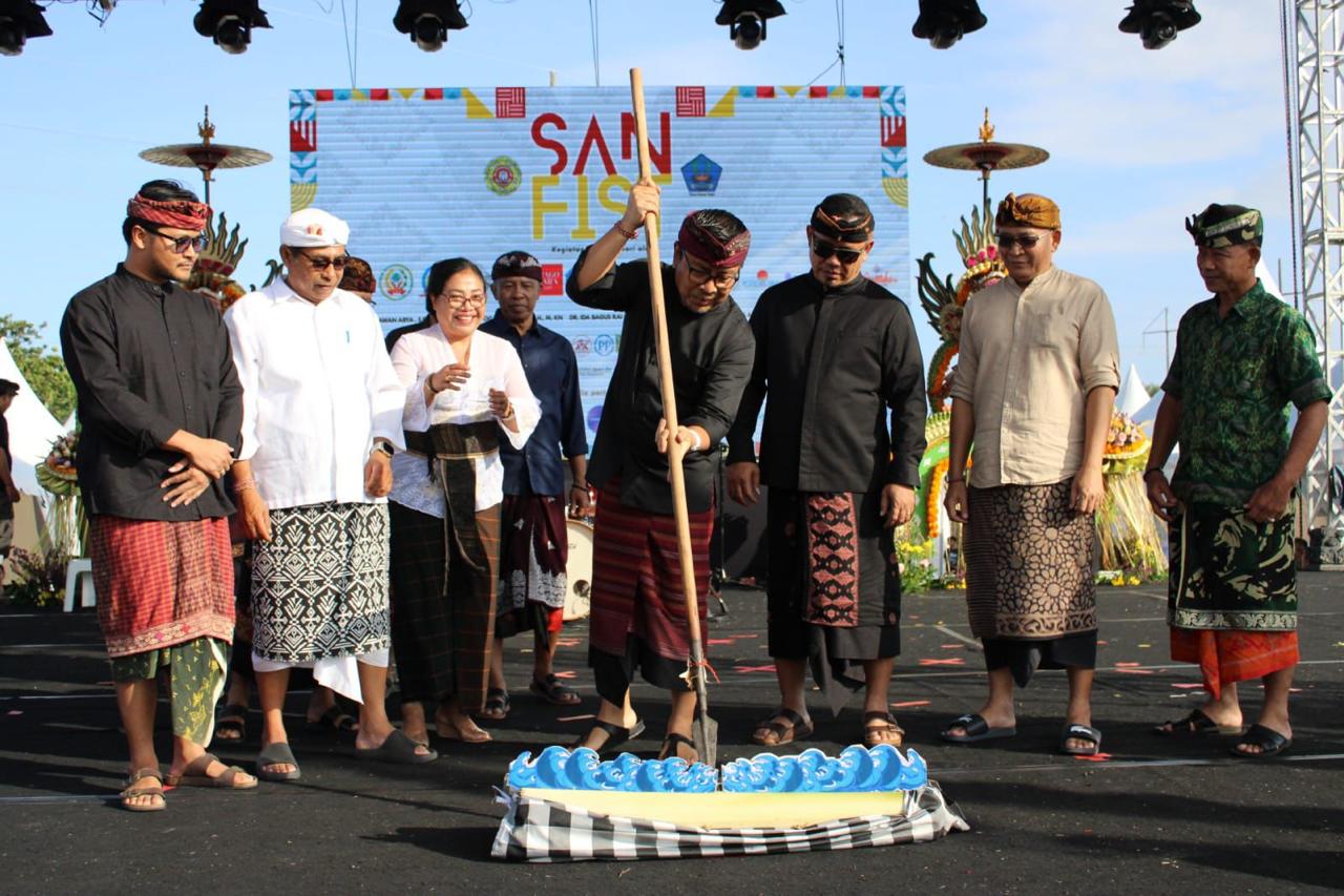 Jadi Wahana Kreativitas Seni dan Penguatan UMKM Lokal, Wawali Arya Wibawa Buka Sanur Fiesta.