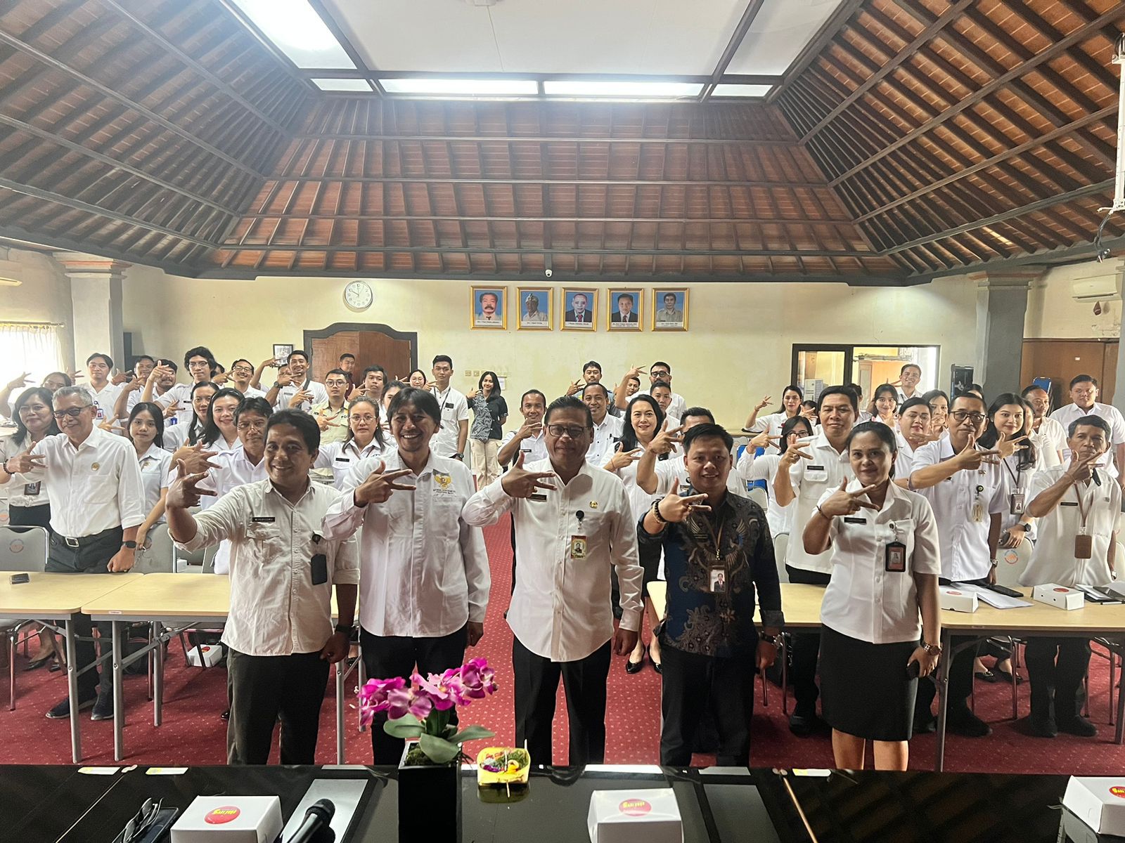 Sekda Alit Wiradana Buka Sosialisasi dan Edukasi Keterbukaan Informasi Publik