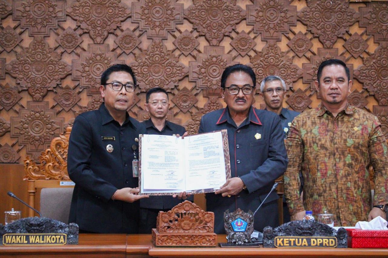 Penutupan Sidang Paripurna DPRD Kota Denpasar, Seluruh Fraksi Setujui Penetapan Lima Ranperda