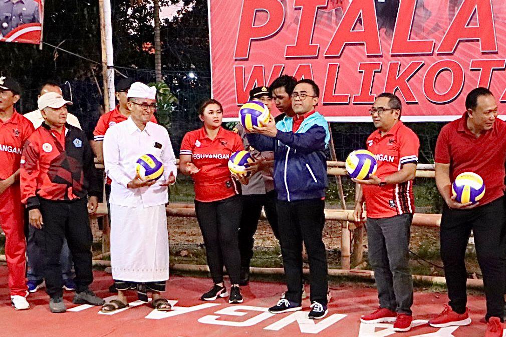 Jaya Negara Buka Walikota Cup Bola Voli Antar Klub