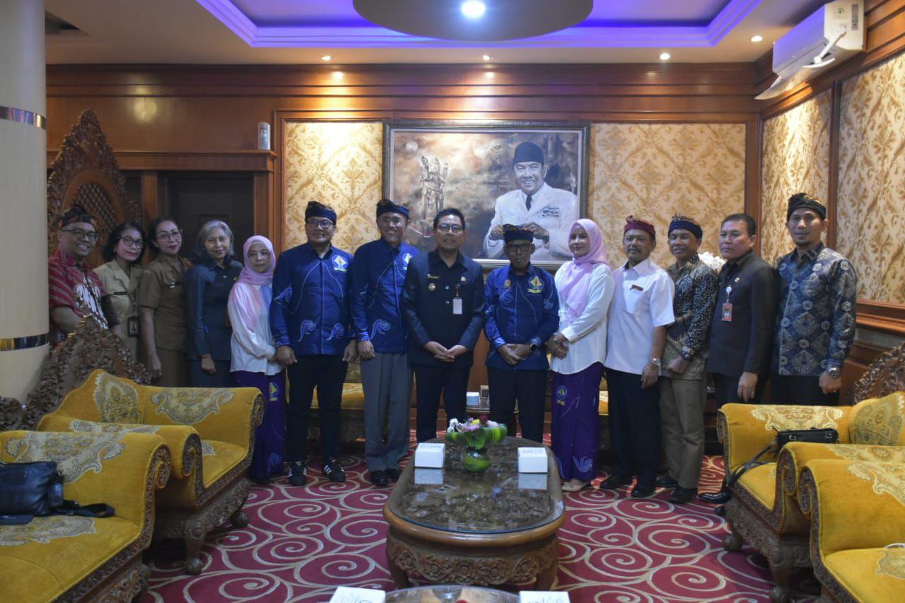 Lembaga Adat Bangsa Orang Laut Internasional Pekan Baru Kujungi Pemkot Denpasar