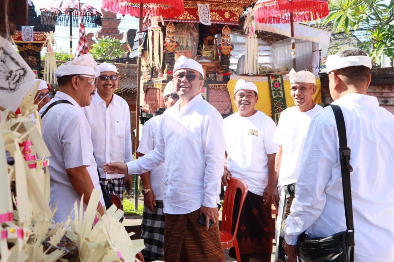 Walikota Jaya Negara Hadiri Karya Mapadudusan di Pura Dalem Ularan Tatasan Kaja