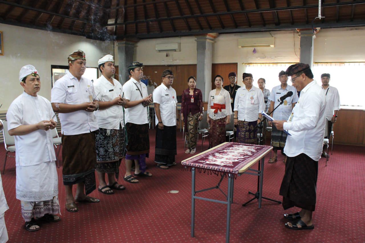 Sekda Alit Wiradana Lantik Lima Pejabat Fungsional Pemkot Denpasar