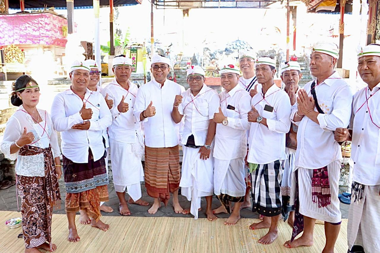 Walikota Jaya Negara Hadiri Upacara Majaya-Jaya Bendesa dan Prajuru Adat Serangan