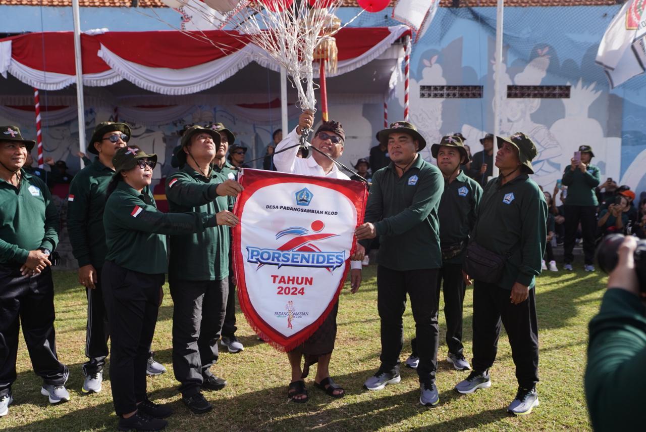Sekda Alit Wiradana Buka Porsenides Desa Padangsambian Klod