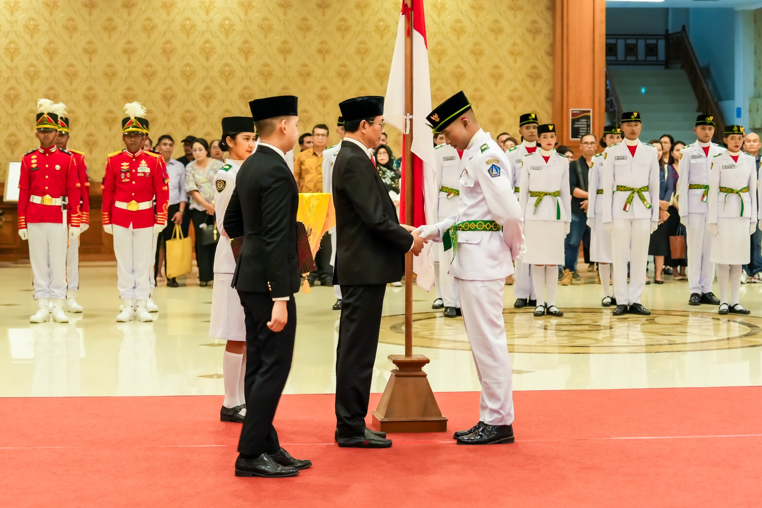Wabup Suiasa Kukuhkan Paskibra Kabupaten Badung 2024