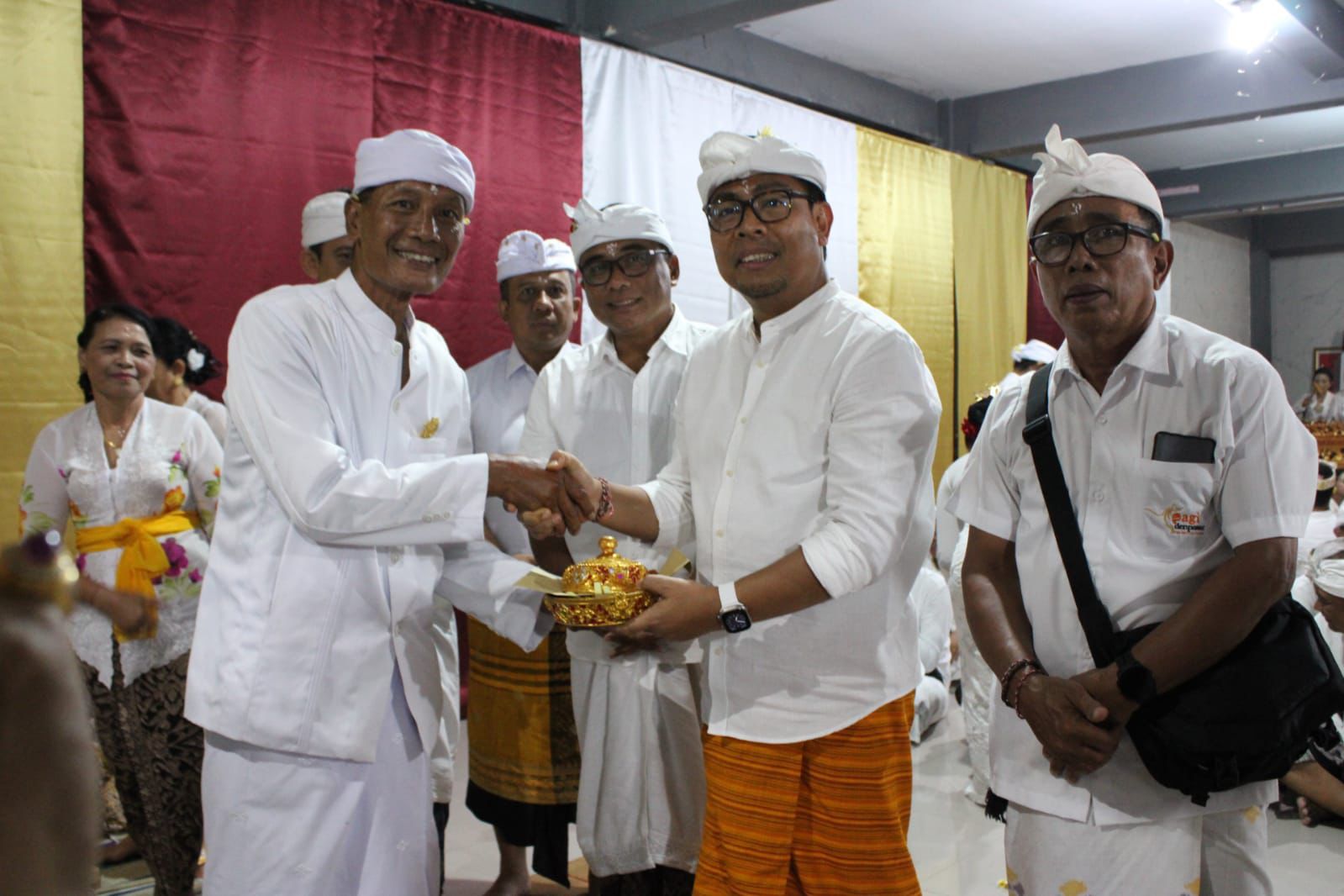 Wawali Arya Wibawa Hadiri Pujawali di Banjar Bumi Santhi