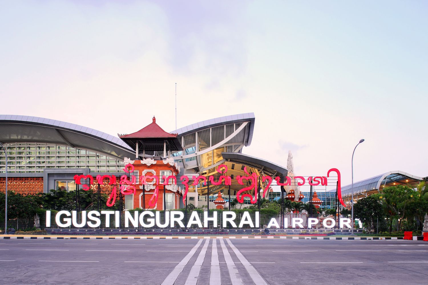 Tingkatkan Fasilitas dan Pelayanan, Bandara I Gusti Ngurah Rai Sesuakan Tarif Masuk Kendaraan Bermotor