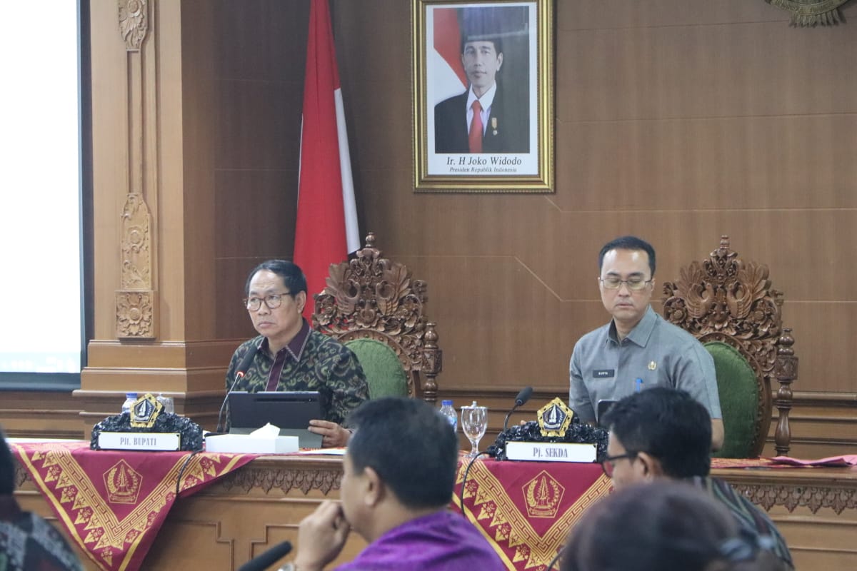 Plt. Bupati Badung Suiasa Berikan Pengarahan Kepada Kepala OPD