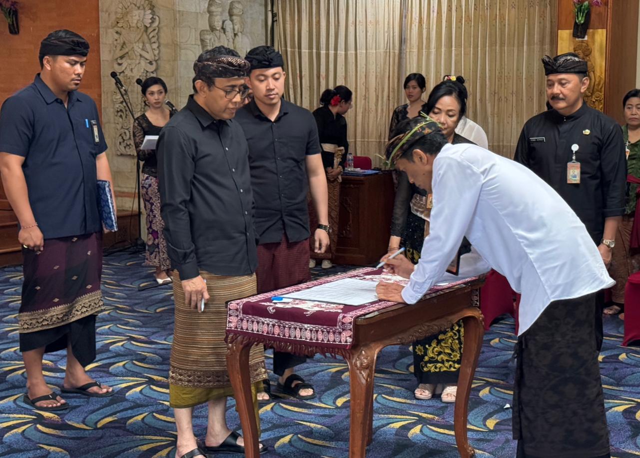 Walikota Jaya Negara Kukuhkan 6 Pejabat Eselon II dan 1 Pejabat Fungsional Dokter Ahli Utama