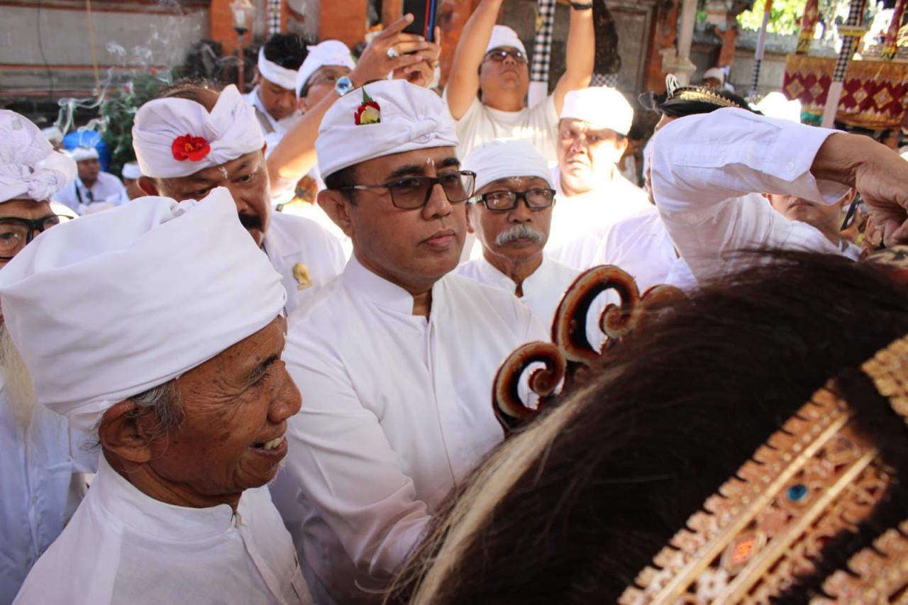 Walikota Jaya Negara Ngeratep Palawatan Ida Ratu Ayu Desa Adat Panjer