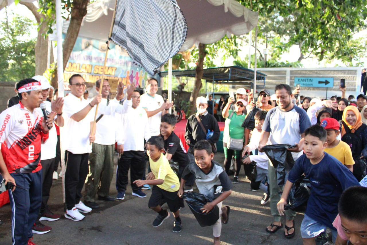 Gema Maulid Nabi Muhammad SAW, Walikota Jaya Negara Lepas Jalan Sehat Peduli Lingkungan