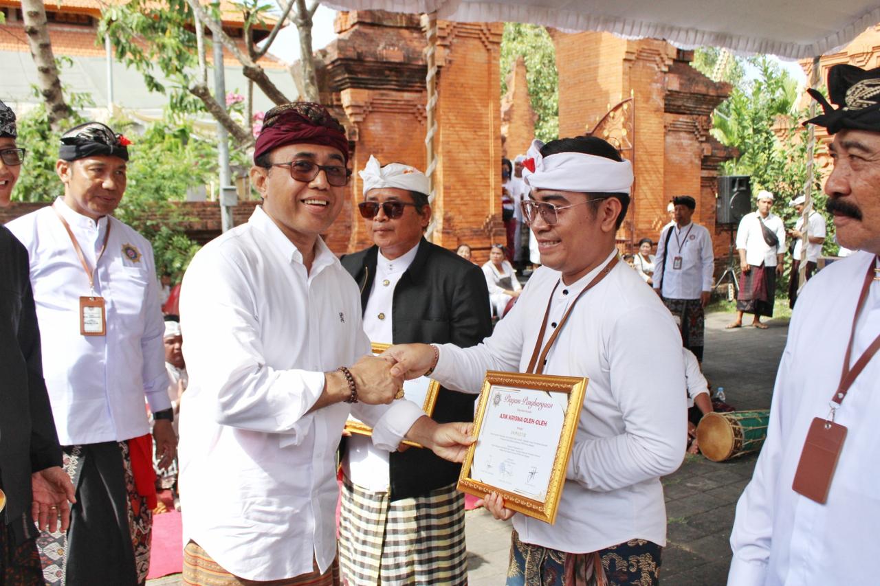 Matatah Massal dan Menek Kelih PHDI Kota Denpasar diikuti 214 Peserta