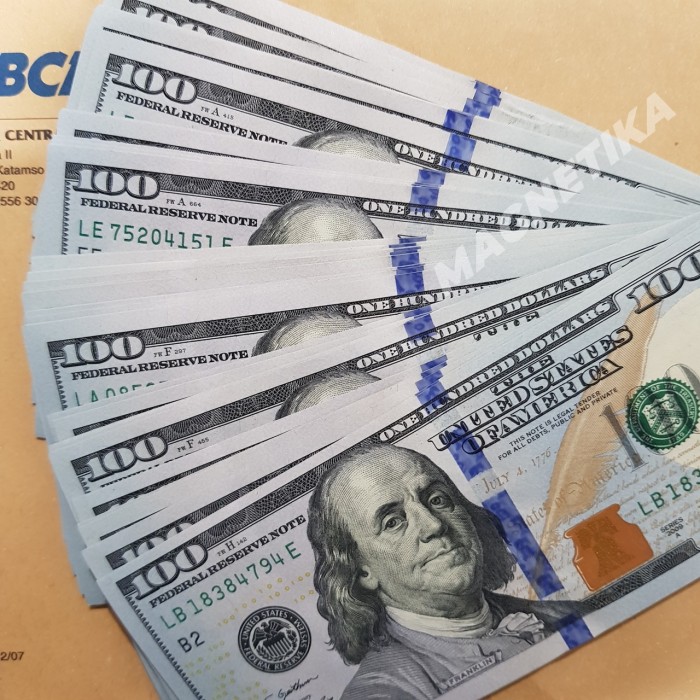 Rupiah Merosot di Tengah Ekspektasi Penurunan Suku Bunga AS